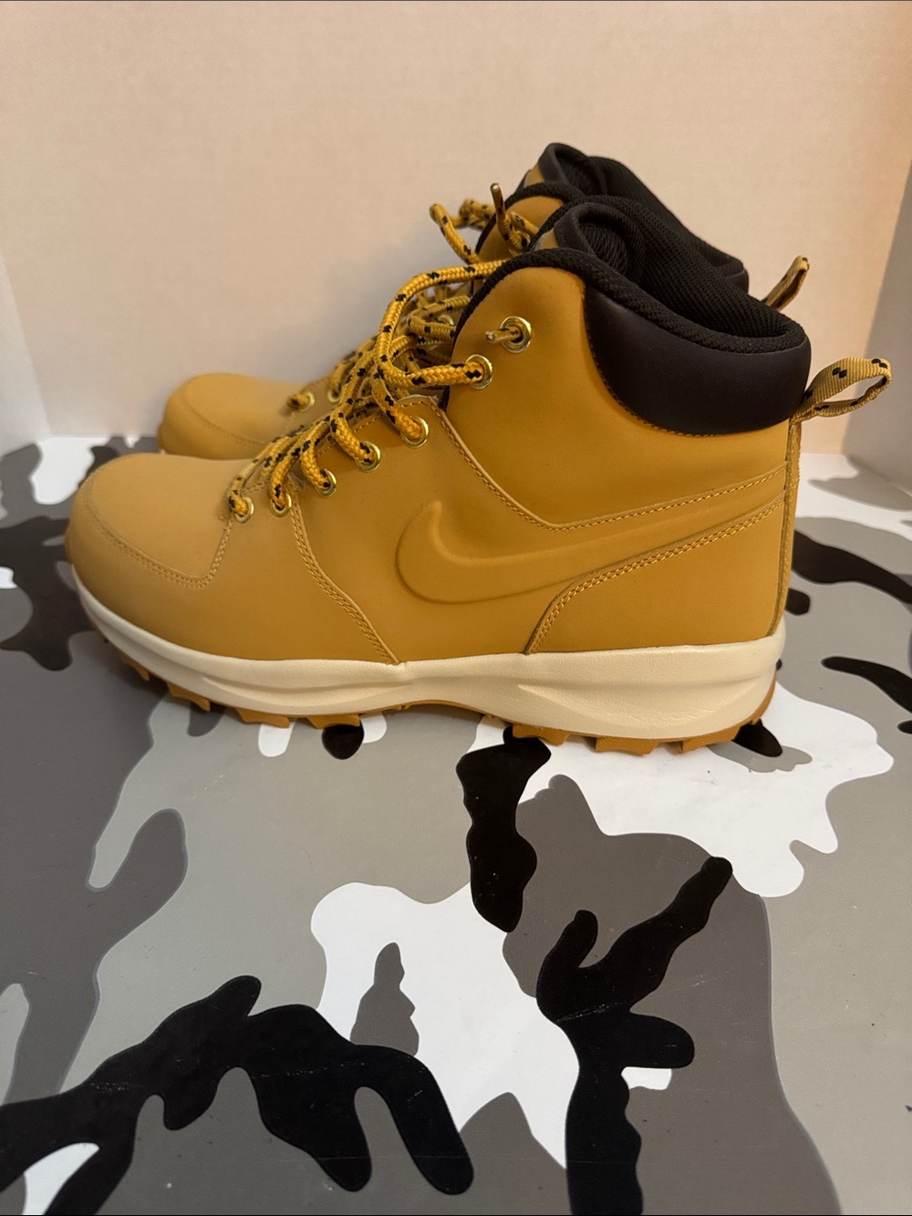 Nike Men’s Tan/Black Rugged Trail Boots